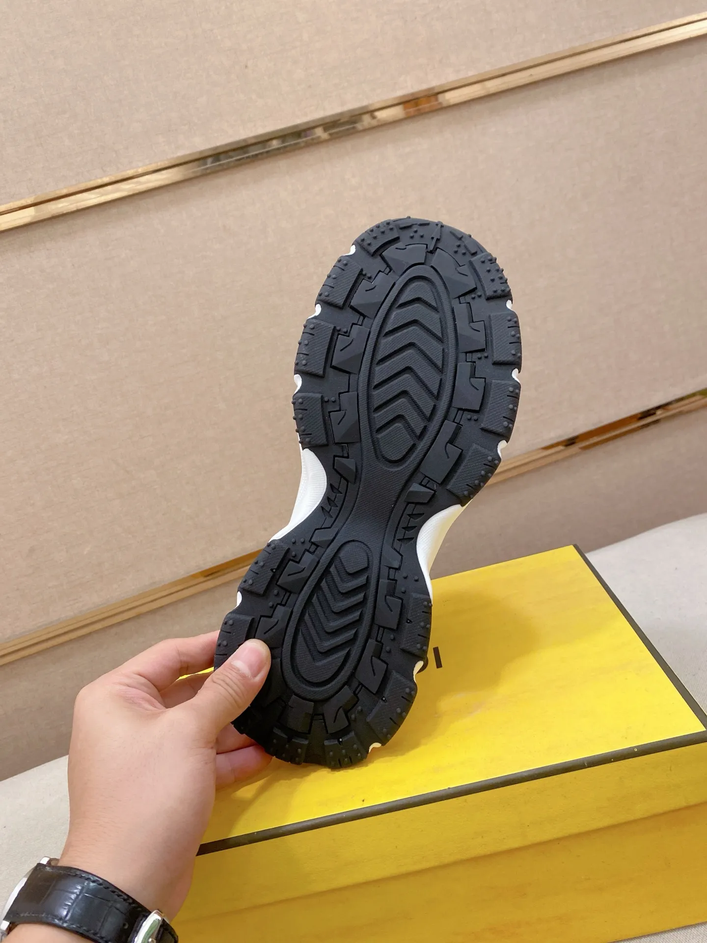 Men's men's shoes 442💰 (fendi) new style 👊🏻 upper 🇮🇹 imported cowhide fabric 🇩🇪 lining imported sheepskin lining. The original outsole is molded to highlight the identity of every man, and the upper foot is elegant and stable🚶🏻🚶🏻The high-end custom counters reproduce the original version📯No matter the wind or rain, the shoe last remains unchanged and can withstand the verification of time🔍️,🔵 Size: 38-44